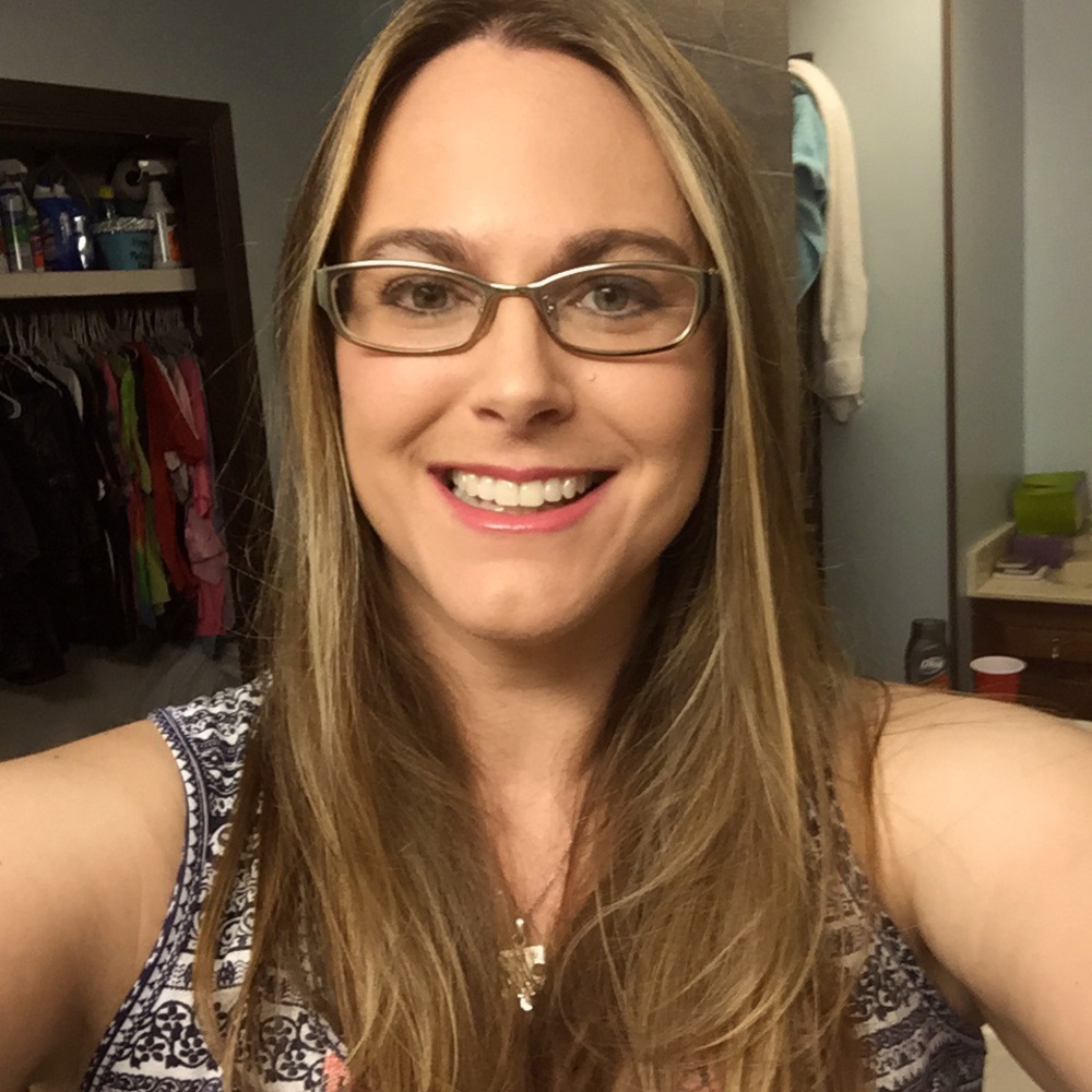 Meet your Posher, Melissa! Welcome to my closet!